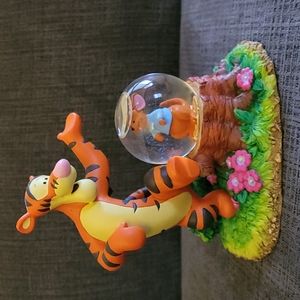 Disney Winnie The Pooh Tigger And Roo Snow Globe